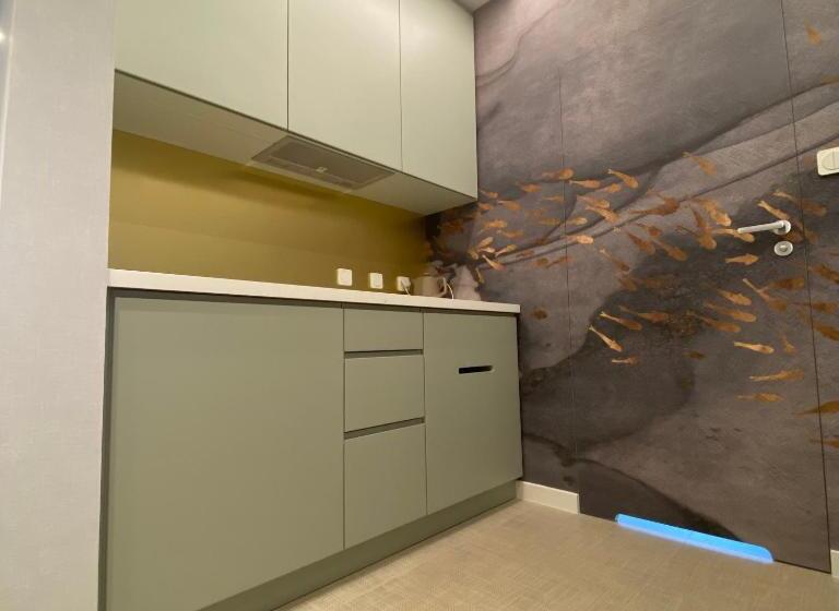 デラックススイート, Zhong Hua