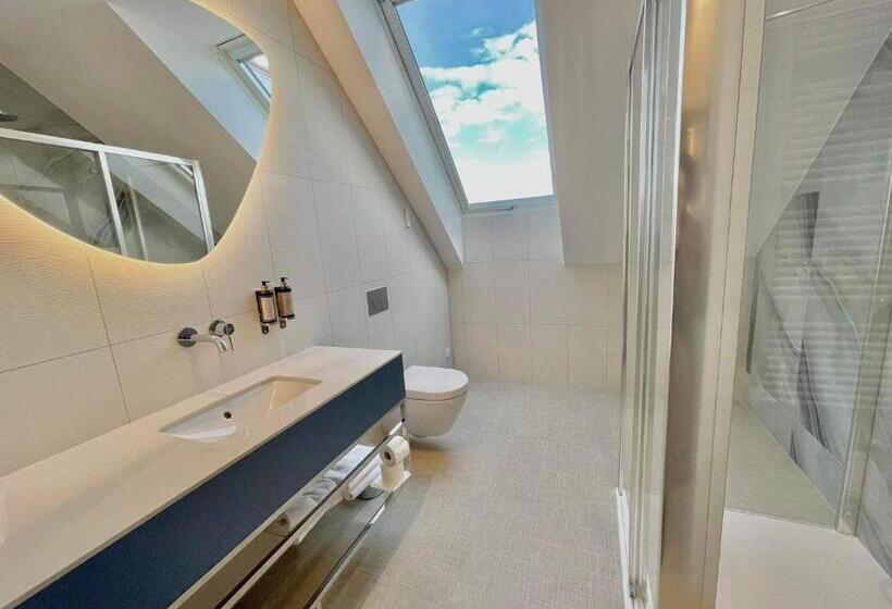 デラックススイート, Zhong Hua