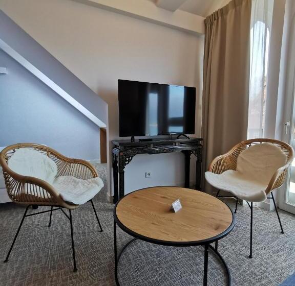 オーシャンビューデラックスルームバルコニー付き, Zhong Hua