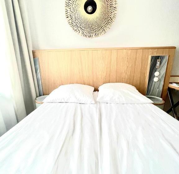 オーシャンビューデラックススイート, Zhong Hua