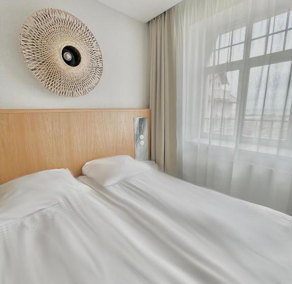 オーシャンビューデラックススイート, Zhong Hua