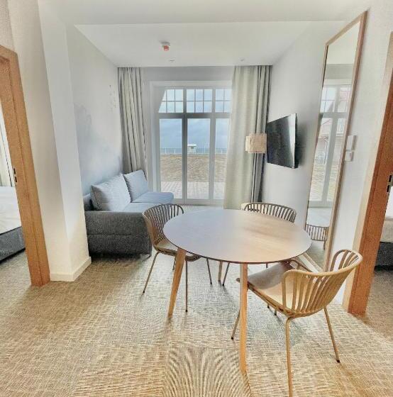 オーシャンビューデラックススイート, Zhong Hua