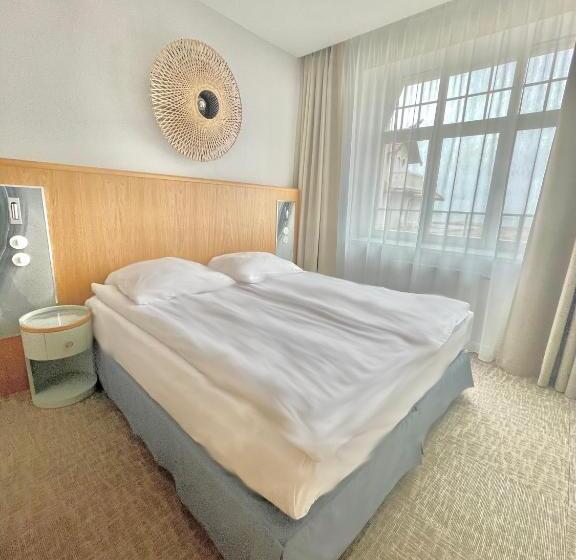 オーシャンビューデラックススイート, Zhong Hua