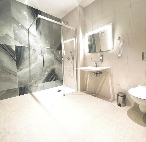 キングサイズベッドのスタンダードルーム, Zhong Hua