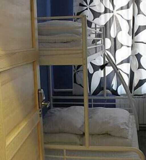 اتاق استاندارد با سرویس بهداشتی مشترک, La Guitarra Hostel Poznań