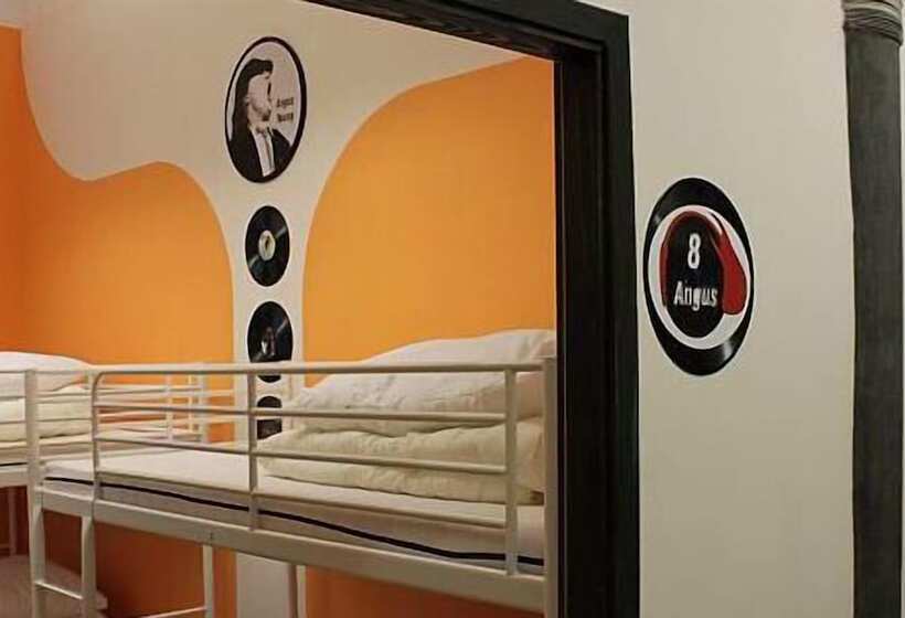 Номер Стандарт Четырехместный Совместный Санузел, La Guitarra Hostel Poznań
