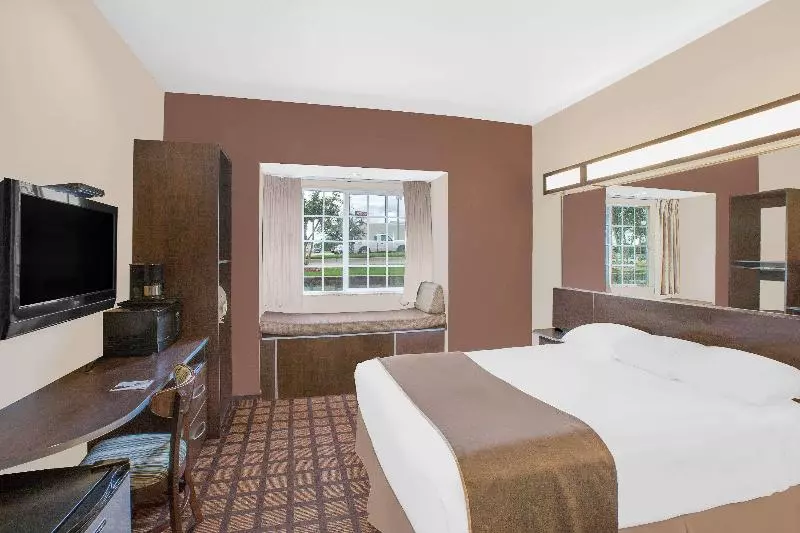 キングサイズベッドのスイートルーム, Microtel Inn & Suites By Wyndham Conway