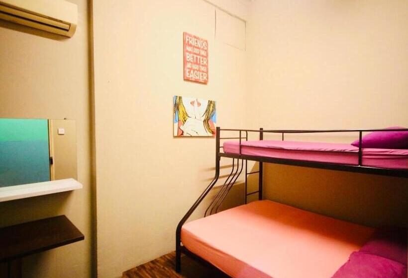 اتاق ساده سه‌ نفره, Backpacker Cozy Corner Guesthouse