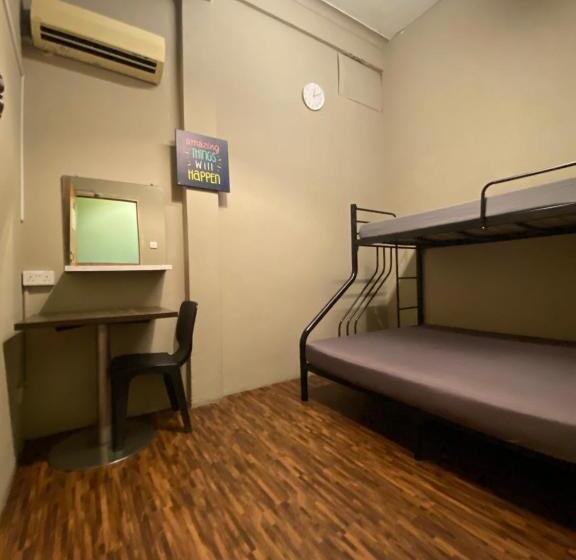 اتاق ساده سه‌ نفره, Backpacker Cozy Corner Guesthouse