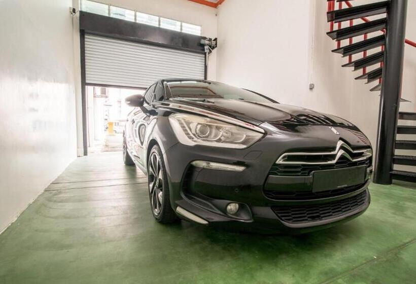 חדר אקזקיוטיב, De Garden