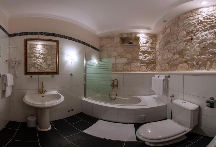 اتاق لوکس با بالکن و چشم‌انداز دریا, Heritage Boutique Hotel Adriatic Adults Only