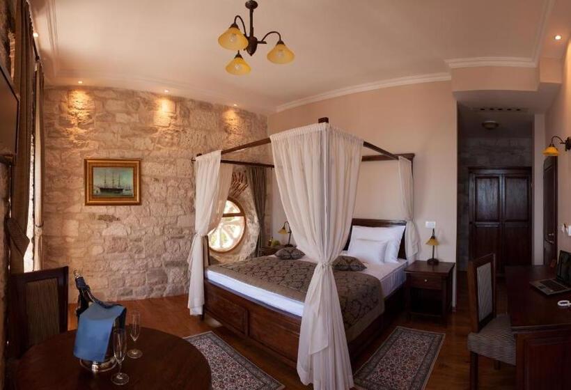 اتاق لوکس با بالکن و چشم‌انداز دریا, Heritage Boutique Hotel Adriatic Adults Only