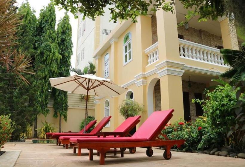 غرفة قياسية رباعية, La Villa