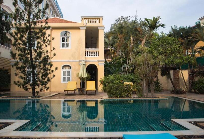 غرفة قياسية رباعية, La Villa