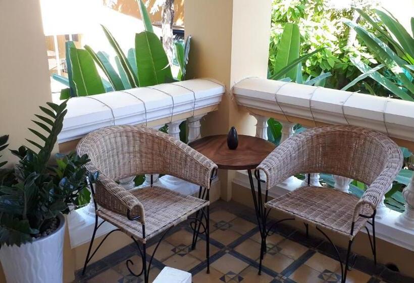 غرفة قياسية رباعية, La Villa