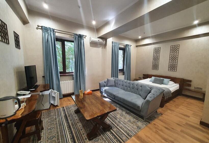 سوییت جونیور, Saraishyq