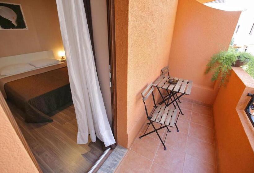 이코노미 룸, Villa Maimare