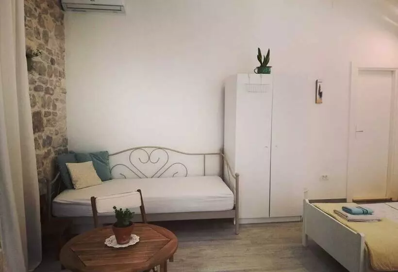 スタンダード４人部屋, Rooms And Apartments Djanovic