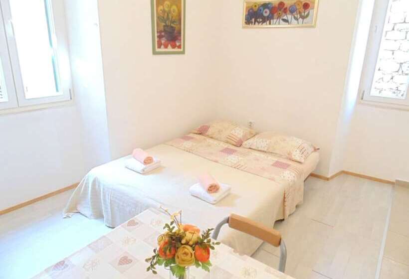 آپارتمان 1 خوابه, Rooms And Apartments Djanovic