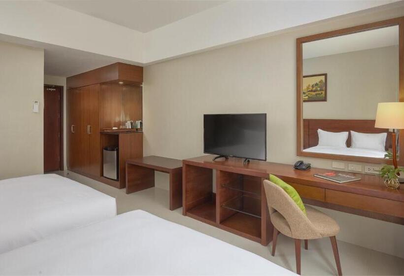 Номер Стандарт Вид на Сад, Holiday Inn & Suites Batangas Limapark, An Ihg