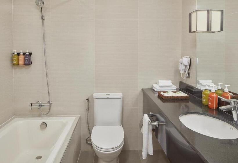 חדר סטנדרט נוף לבריכה, Holiday Inn & Suites Batangas Limapark, An Ihg