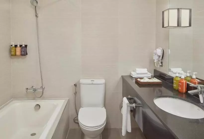 プールビュースタンダードルーム, Holiday Inn & Suites Batangas Limapark, An Ihg