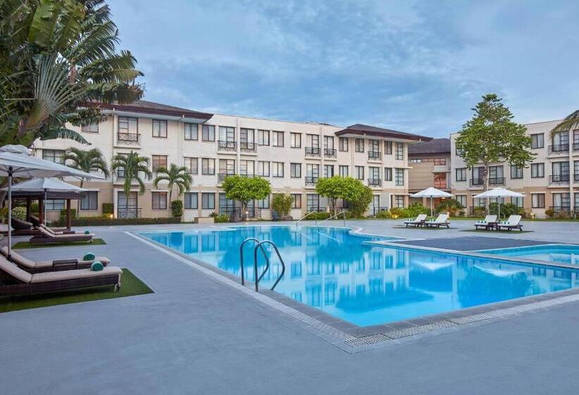 חדר סטנדרט נוף לבריכה, Holiday Inn & Suites Batangas Limapark, An Ihg