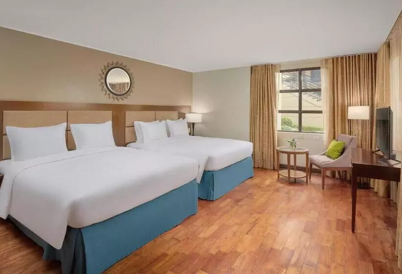 クイーンサイズベッドのスイートルーム, Holiday Inn & Suites Batangas Limapark, An Ihg