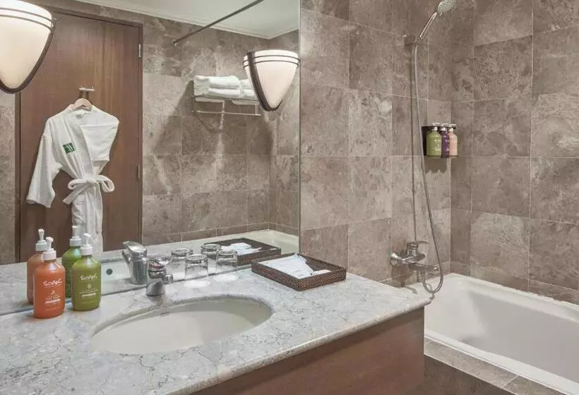 クイーンサイズベッドのスイートルーム, Holiday Inn & Suites Batangas Limapark, An Ihg