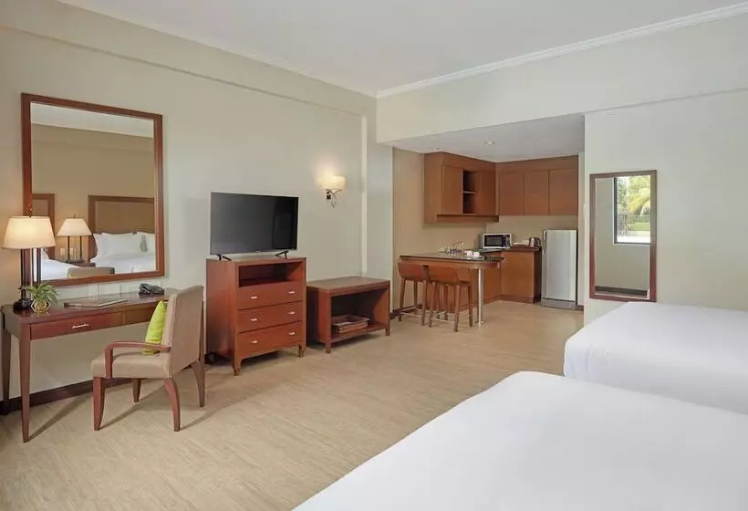 プールビュースイート, Holiday Inn & Suites Batangas Limapark, An Ihg