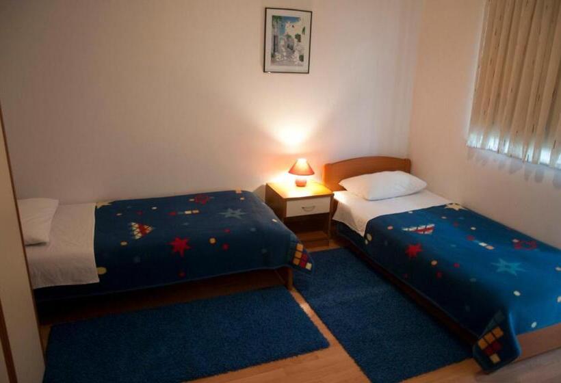 غرفة قياسية فردية, Metković