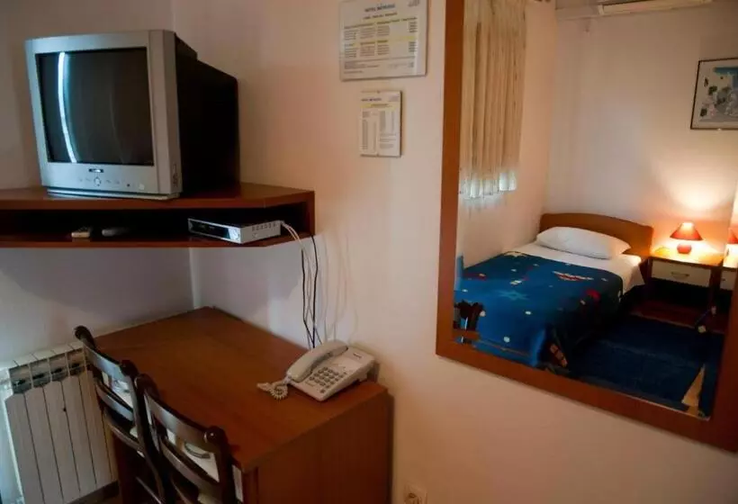 スタンダードシングルルーム, Metković