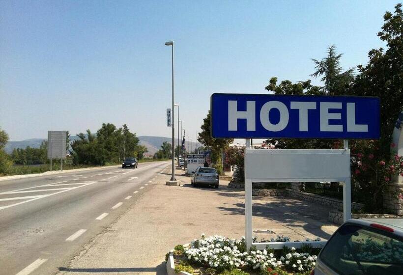 スタンダードシングルルーム, Metković