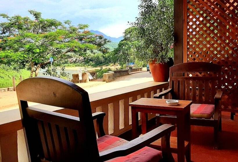 اتاق سوپریور با چشم‌انداز رودخانه, Saynamkhan River View