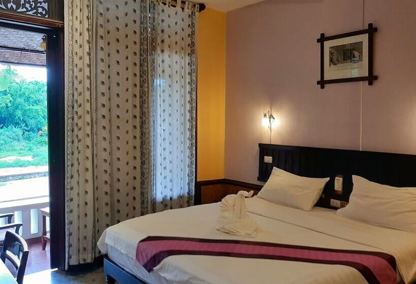 اتاق سوپریور با چشم‌انداز رودخانه, Saynamkhan River View