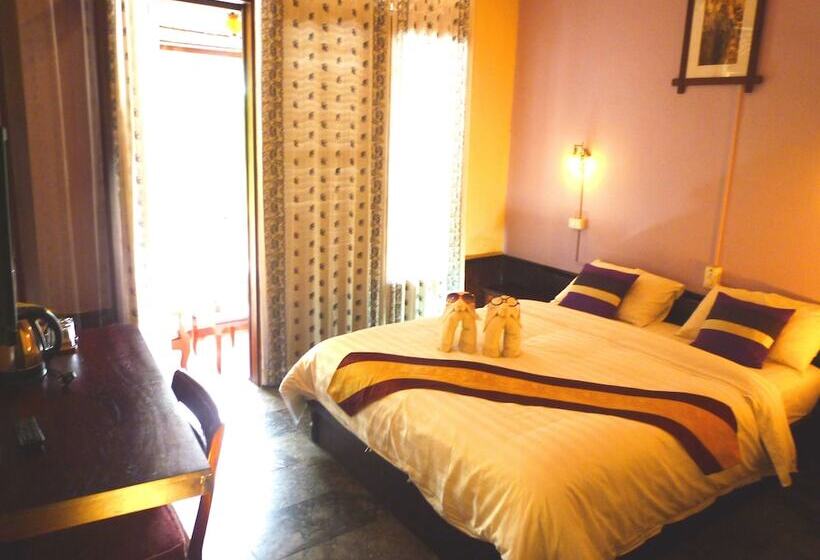 اتاق سوپریور با چشم‌انداز رودخانه, Saynamkhan River View