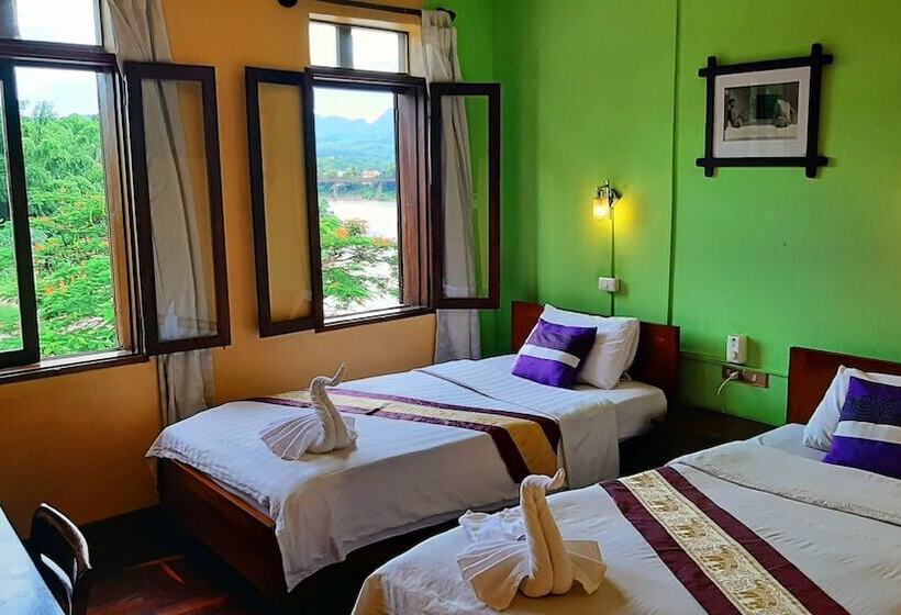 اتاق سوپریور با چشم‌انداز رودخانه, Saynamkhan River View