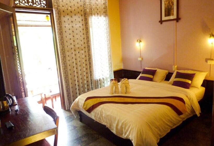 اتاق سوپریور با چشم‌انداز رودخانه, Saynamkhan River View