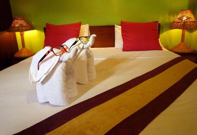 اتاق سوپریور با چشم‌انداز رودخانه, Saynamkhan River View