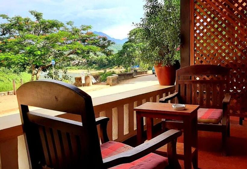 اتاق سوپریور با چشم‌انداز رودخانه, Saynamkhan River View