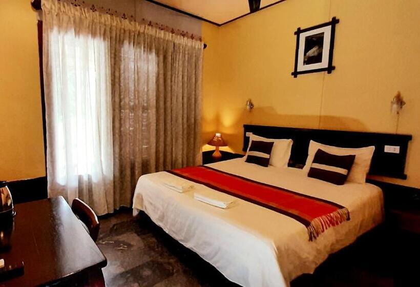 اتاق سوپریور با چشم‌انداز رودخانه, Saynamkhan River View