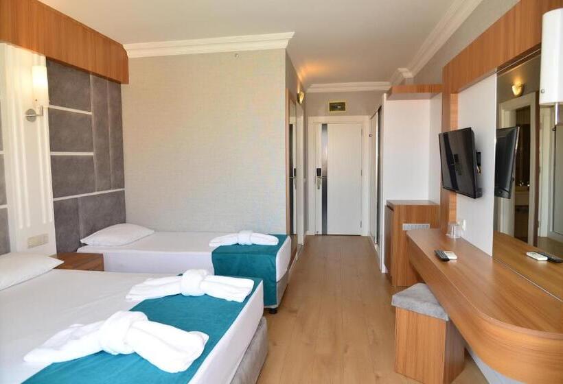 Quarto Estandar, Side Yeşilöz