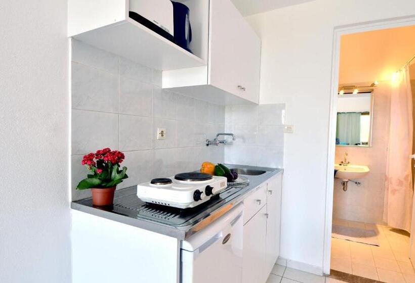 海の見えるスタンダードスタジオ, Mirabella Apartments