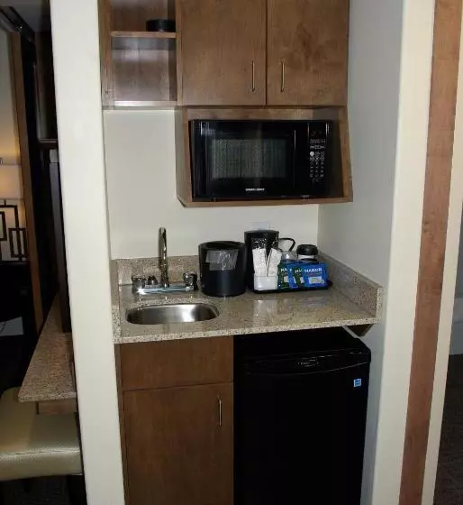 身障者適用キングサイズベッドルーム, Camrose Resort Casino