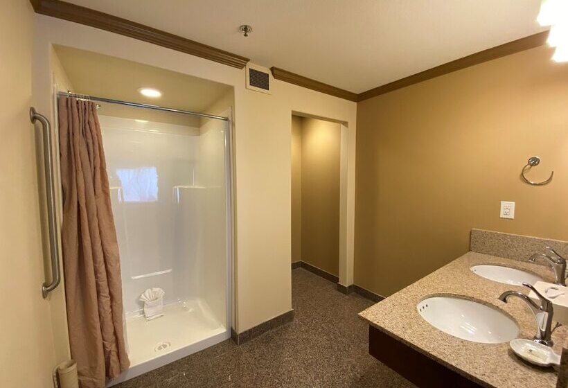 جناح عائلي, Camrose Resort Casino