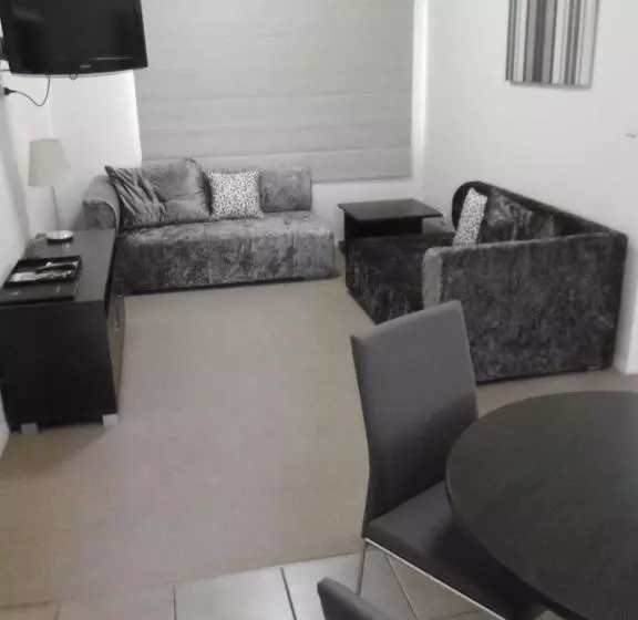 Perhesviitti 2 Makuuhuonetta, Injune Motor Inn