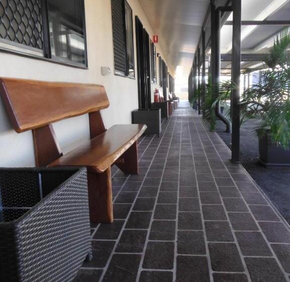 חדר דלוקס, Injune Motor Inn