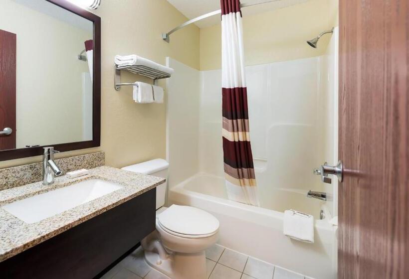 מיטת קינג בסוויטה, Red Roof Inn Auburn