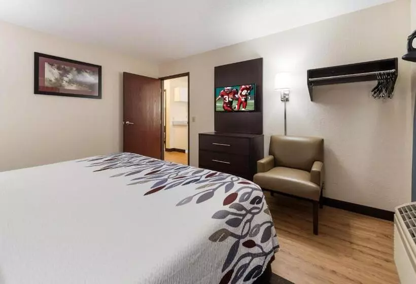 キングサイズベッドのスイートルーム, Red Roof Inn Auburn