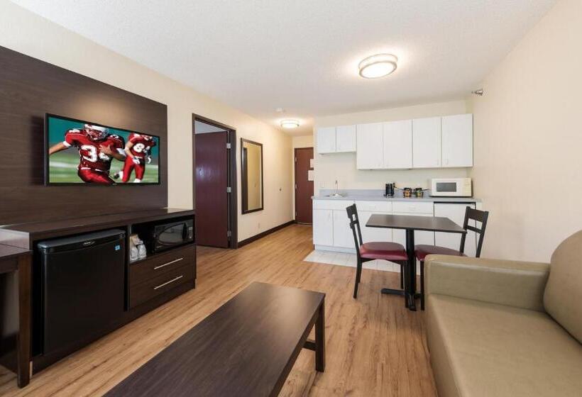 מיטת קינג בסוויטה, Red Roof Inn Auburn